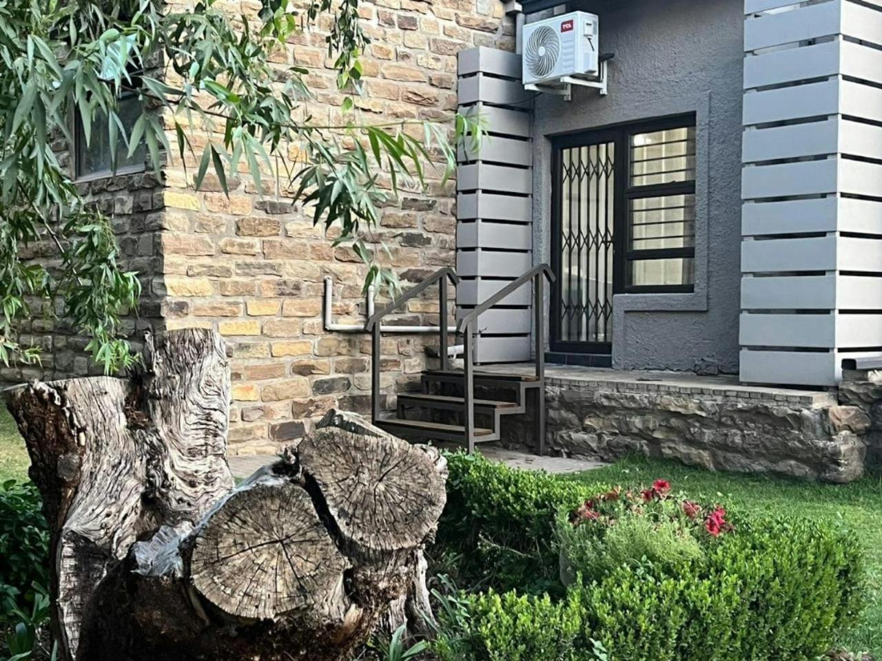 A Little Guesthouse Bloemfontein Exterior foto