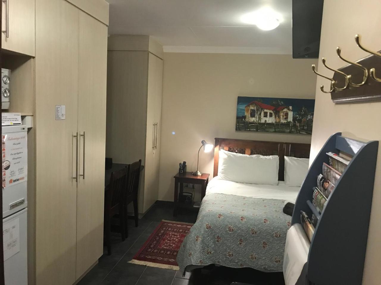A Little Guesthouse Bloemfontein Exterior foto